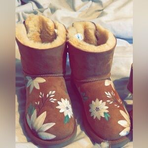 Uggs Bailey ll… cut and painted. Only worn 4x. Decent offers welcomed!